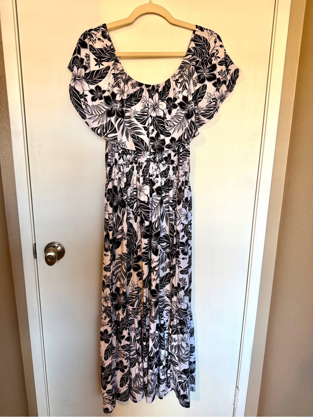 Women’s dress XL Black & White Floral Women’s Dress - Brand: